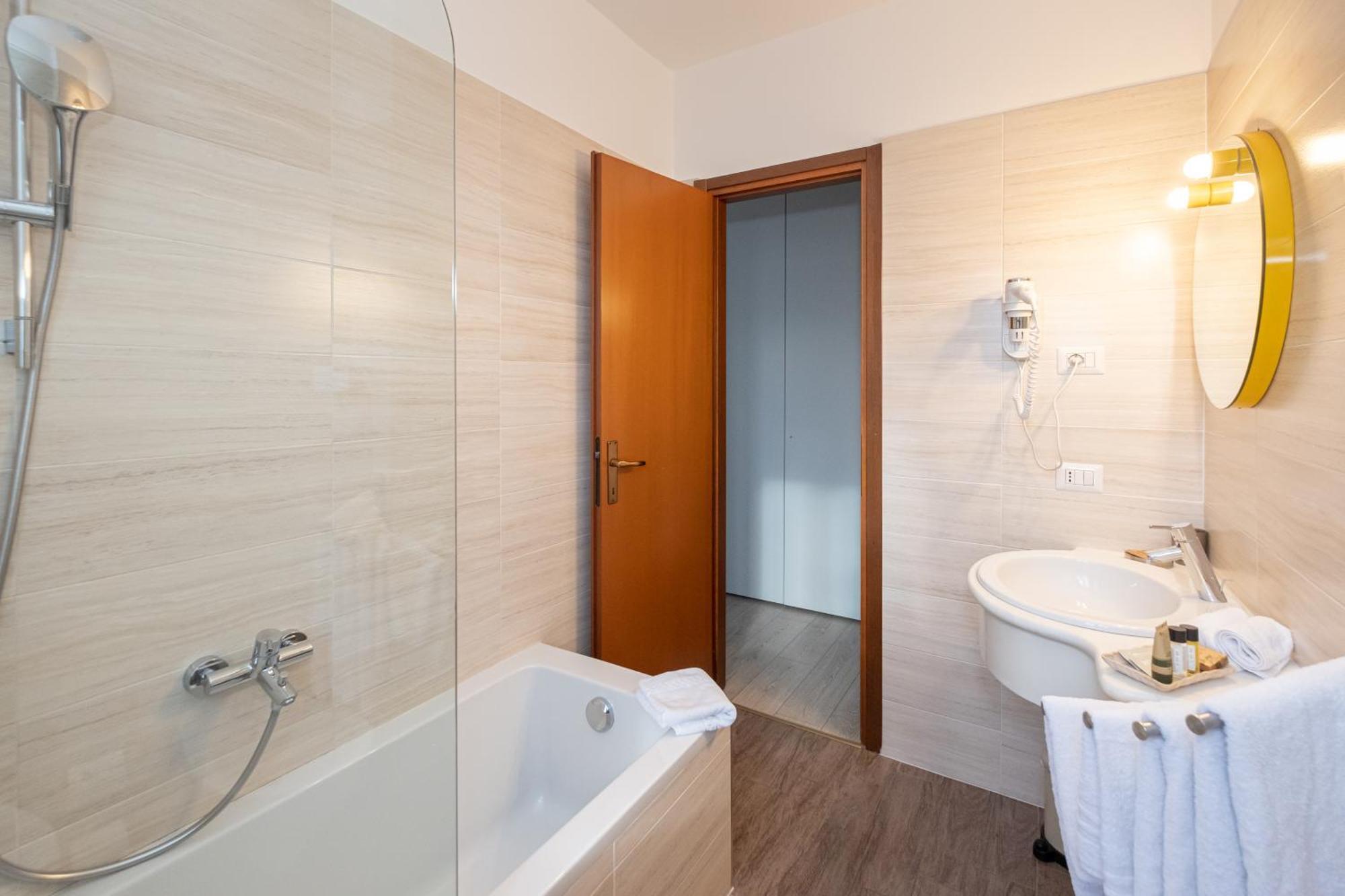Bed and Breakfast Il Grifo Lenno Exterior foto